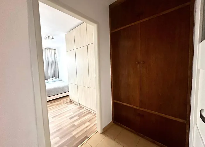 Ohmyhome - Park Mirowski شقة *