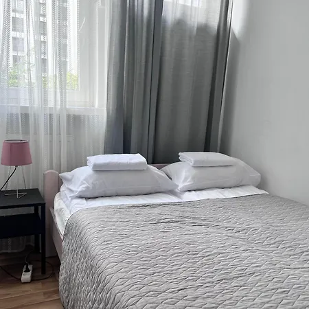 Ohmyhome - Park Mirowski ワルシャワ